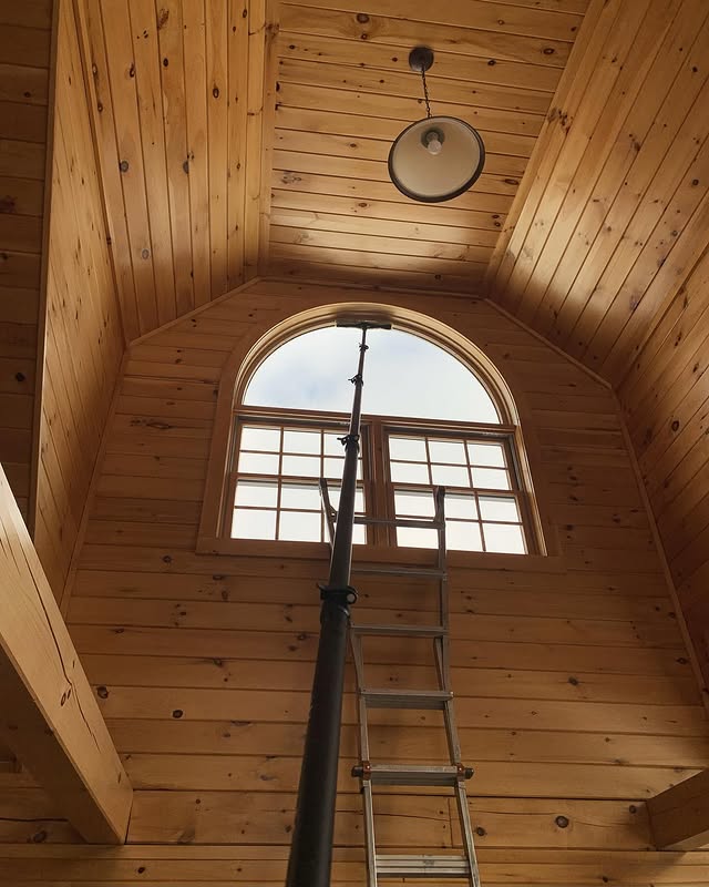 Cleaning high interior windows